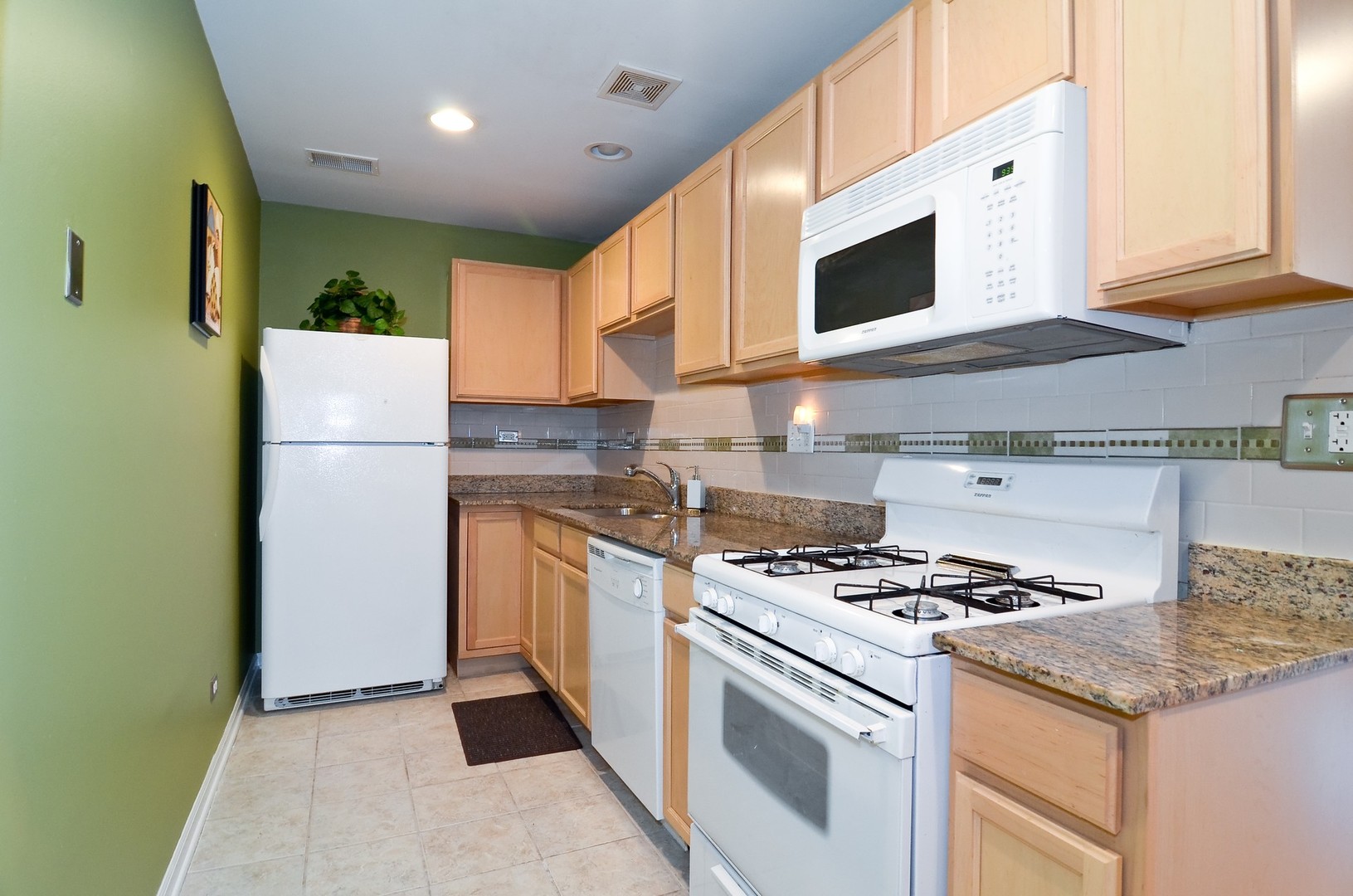 5953 N KENMORE Avenue Unit: 302