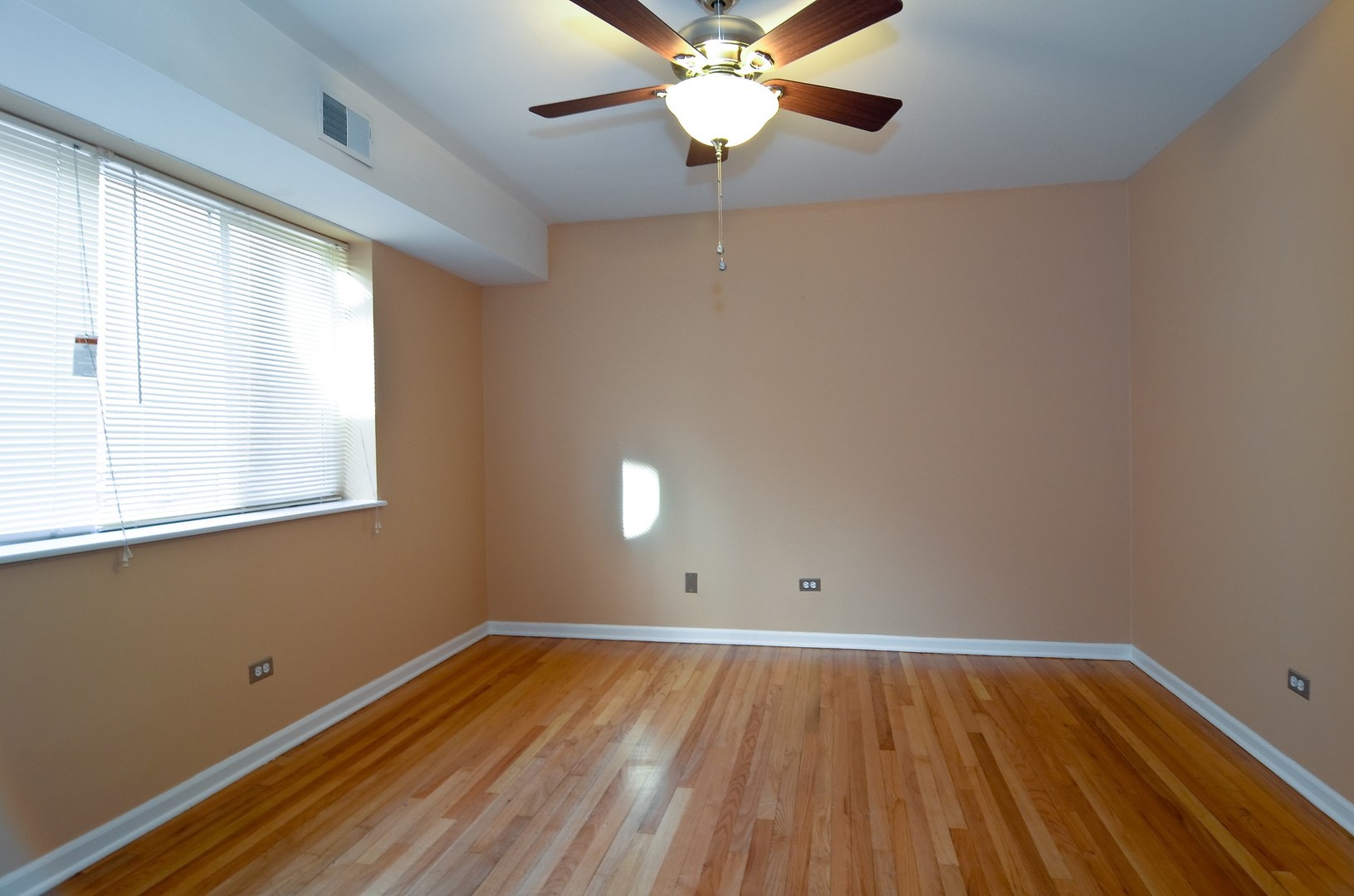 5953 N KENMORE Avenue Unit: 302