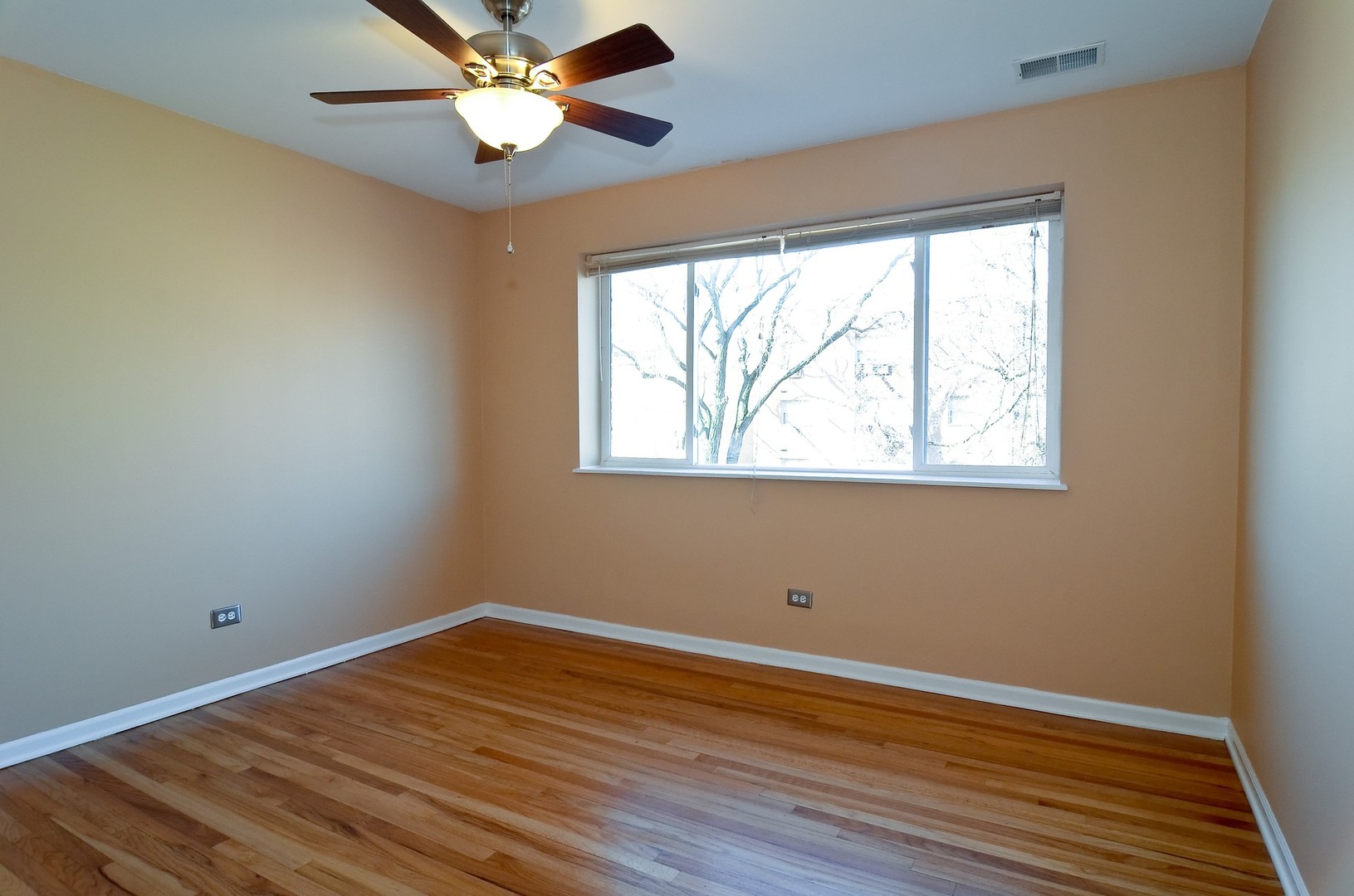 5953 N KENMORE Avenue Unit: 302