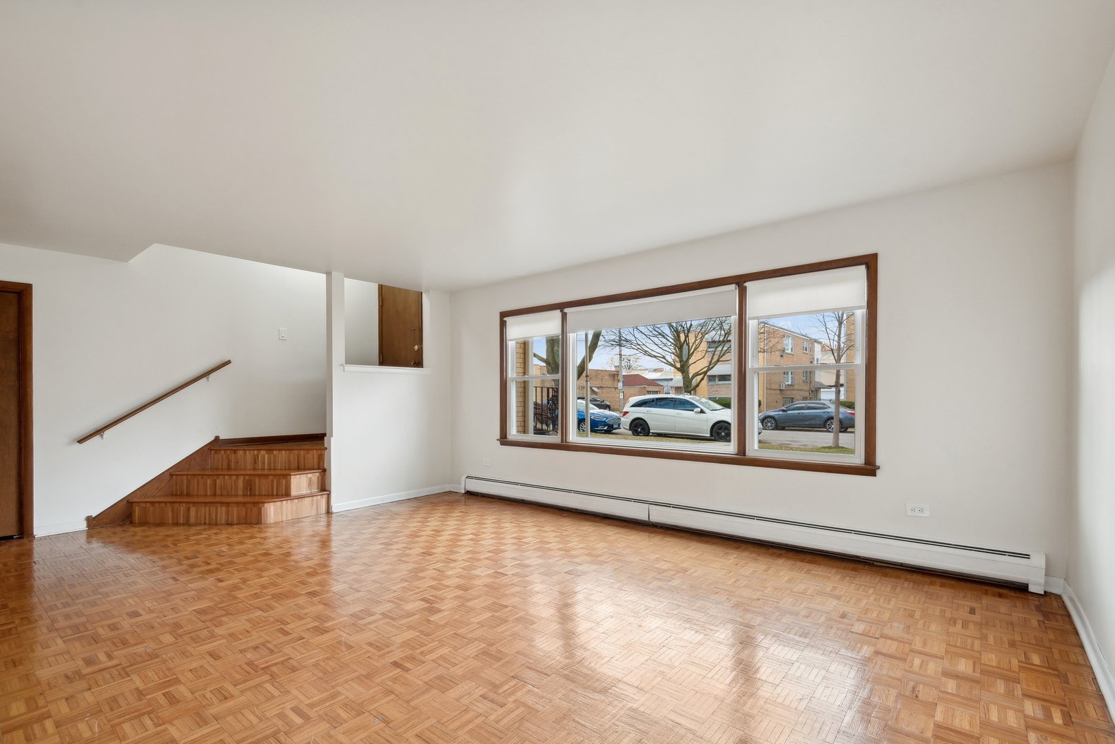 8021 KNOX Avenue Unit: 1