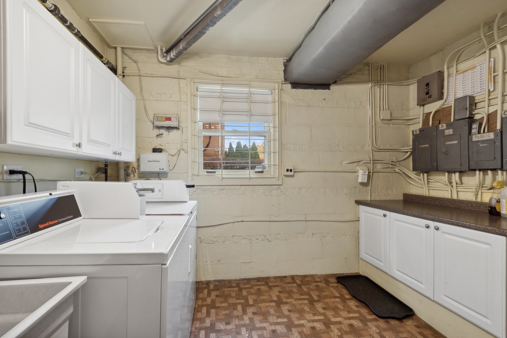 8021 KNOX Avenue Unit: 1