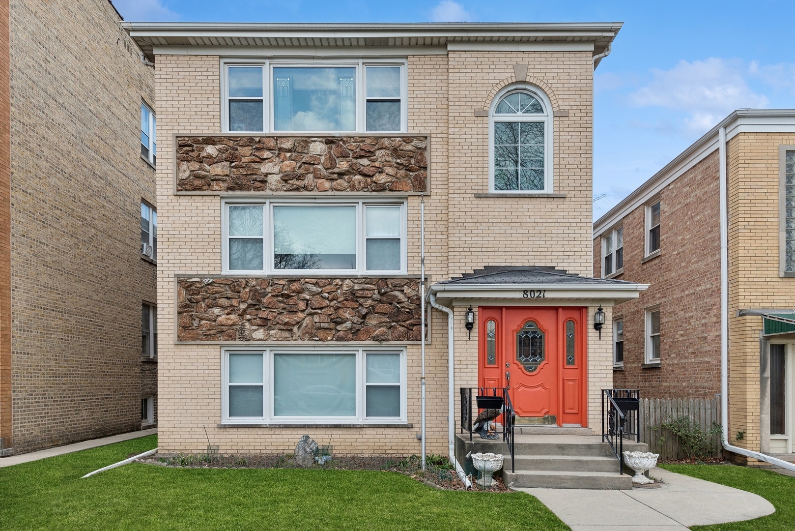 8021 KNOX Avenue Unit: 1