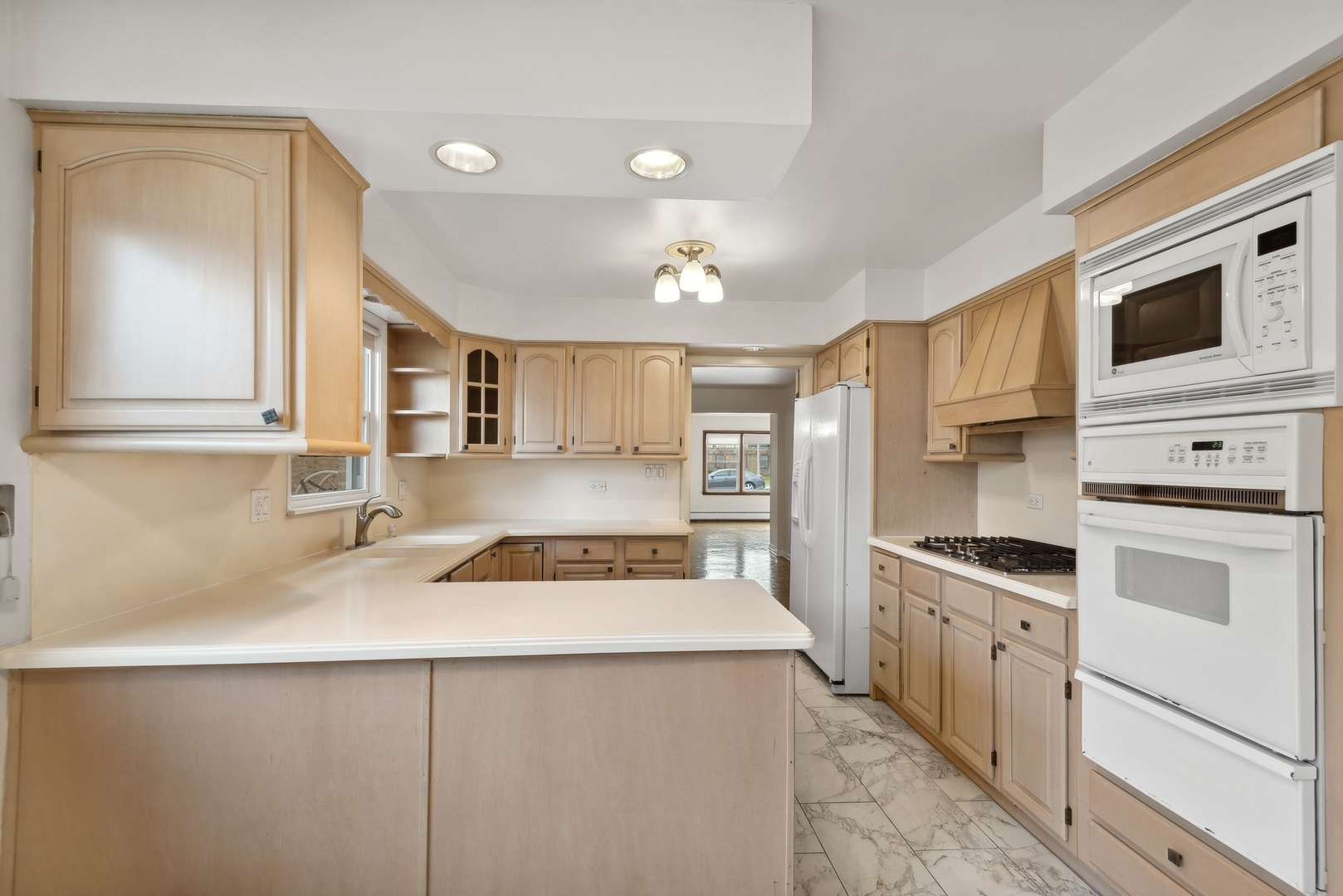 8021 KNOX Avenue Unit: 1