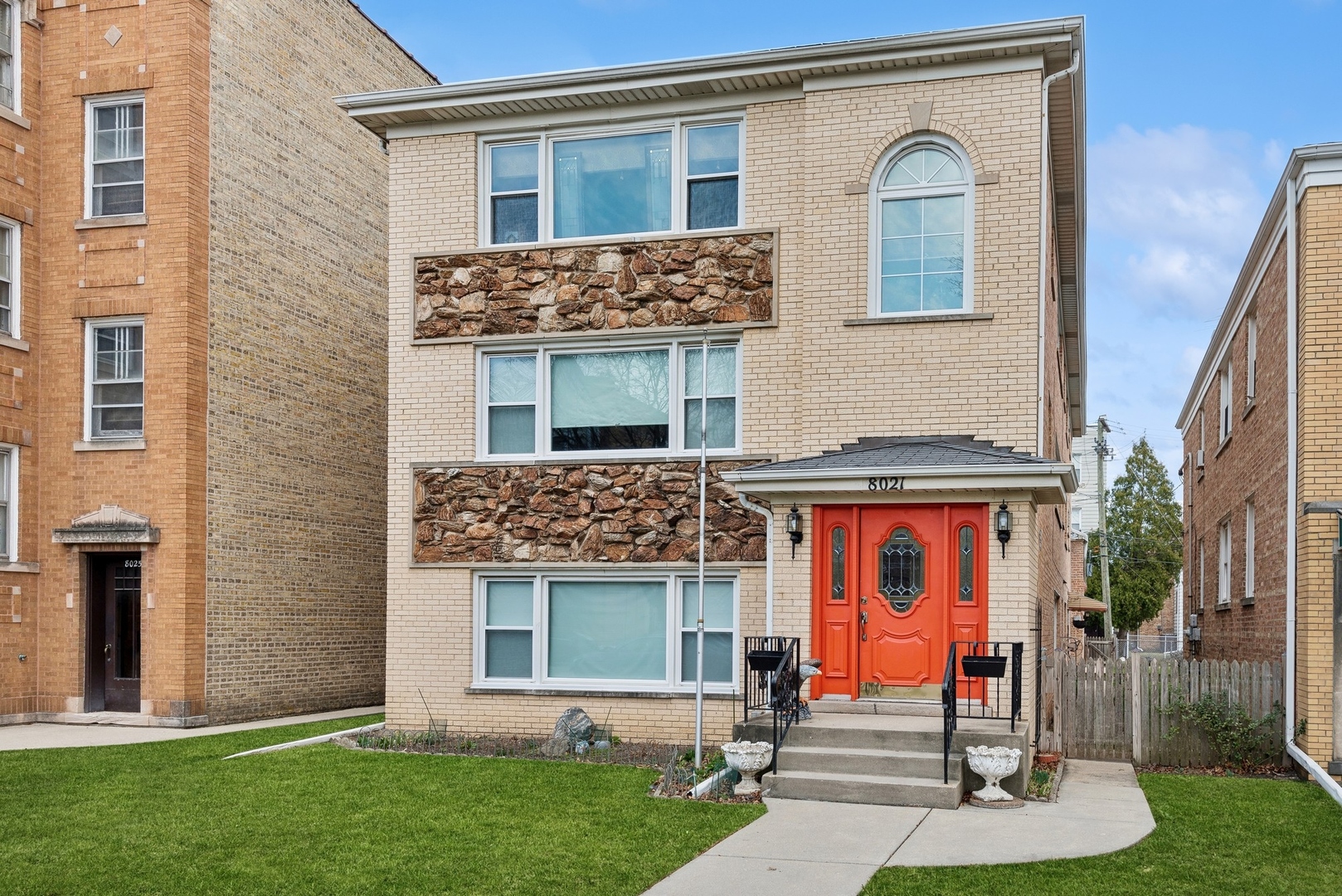 8021 KNOX Avenue Unit: 1