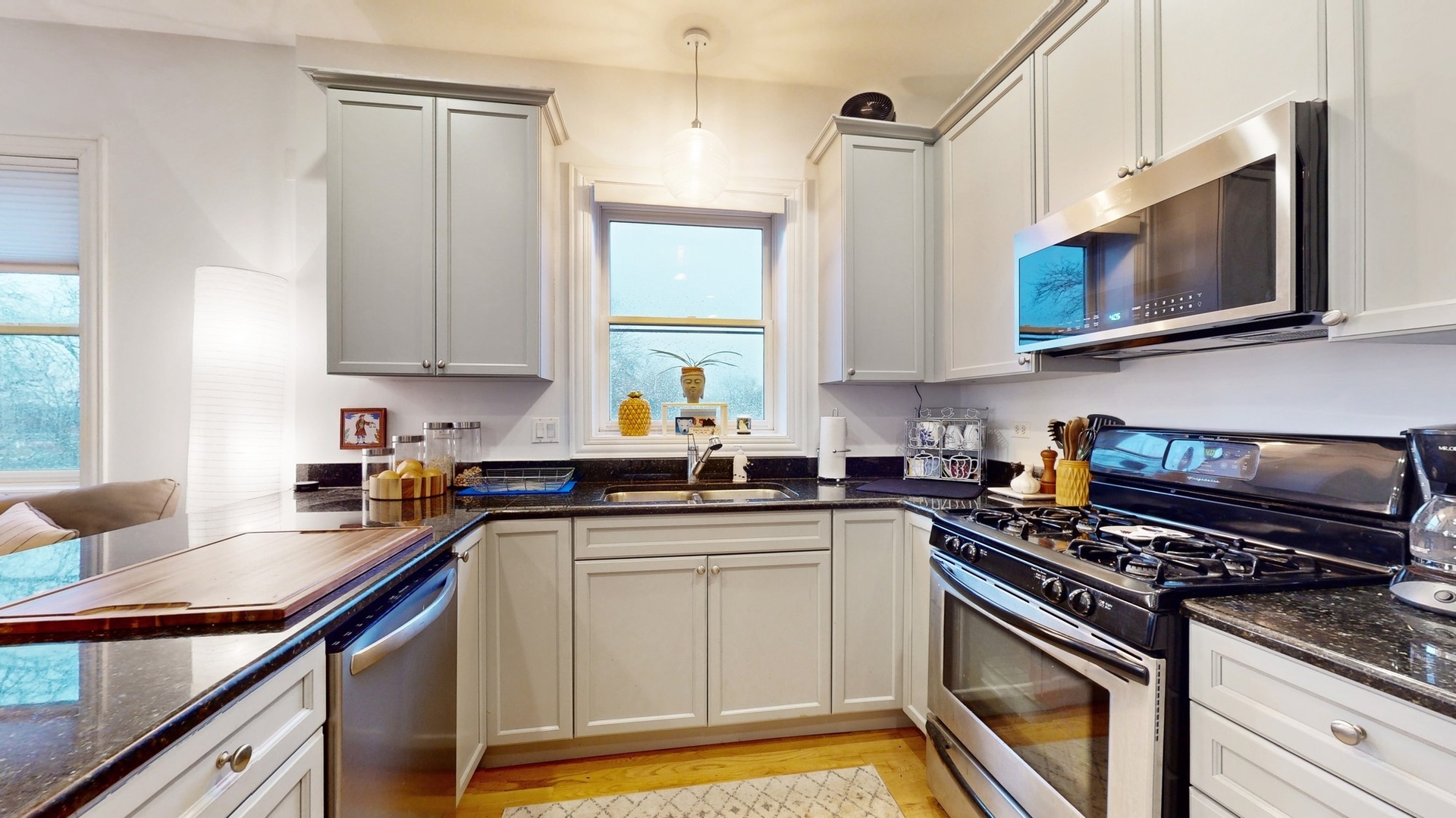 5605 N Miltimore Avenue Unit: 3N