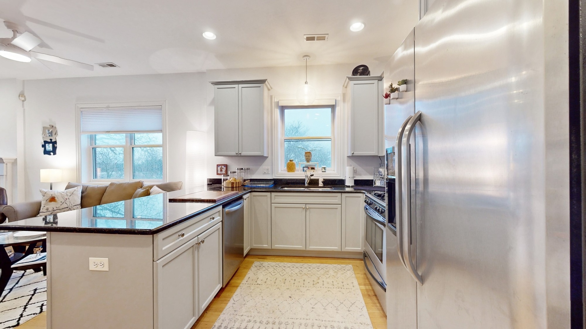 5605 N Miltimore Avenue Unit: 3N