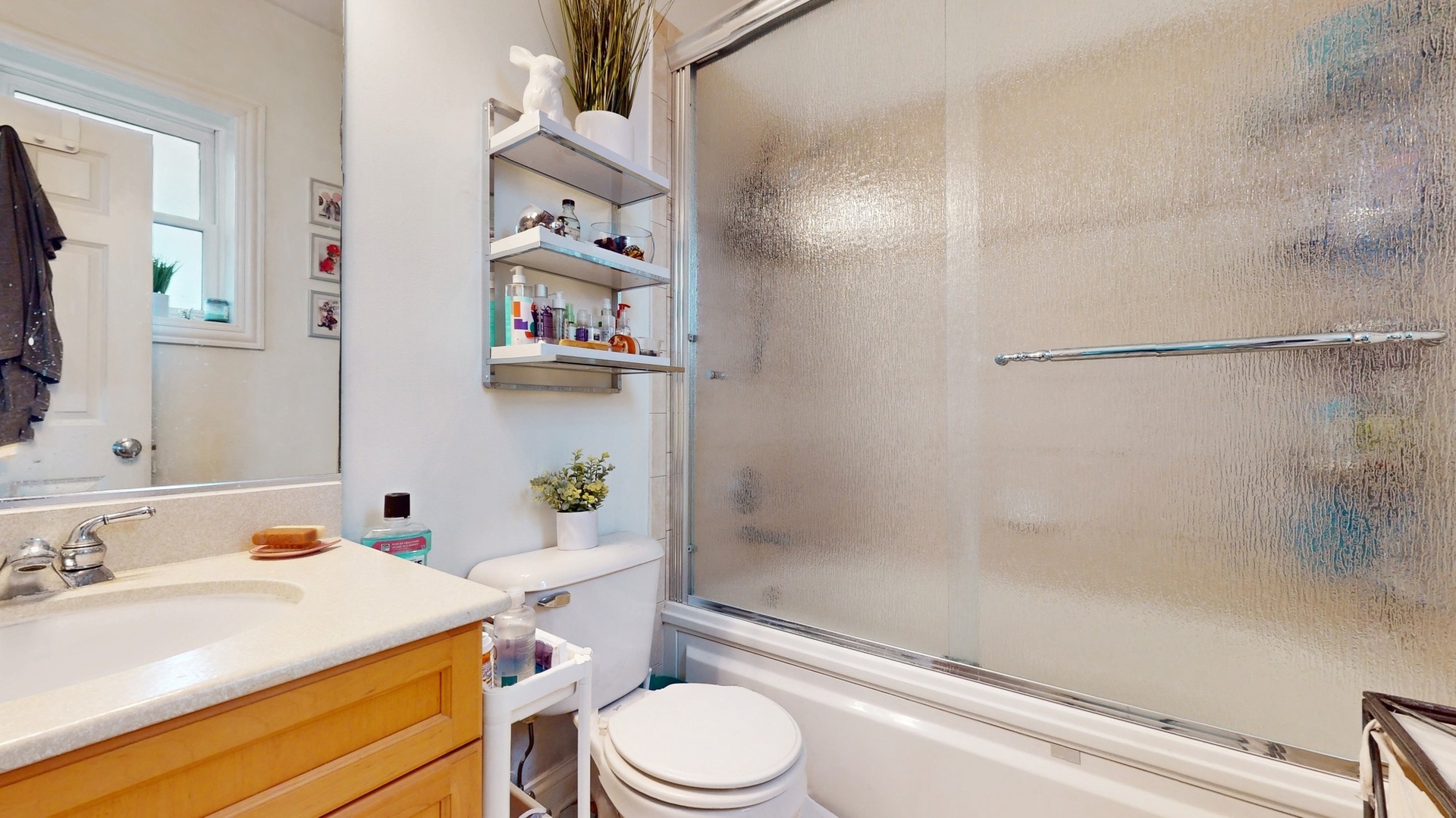 5605 N Miltimore Avenue Unit: 3N