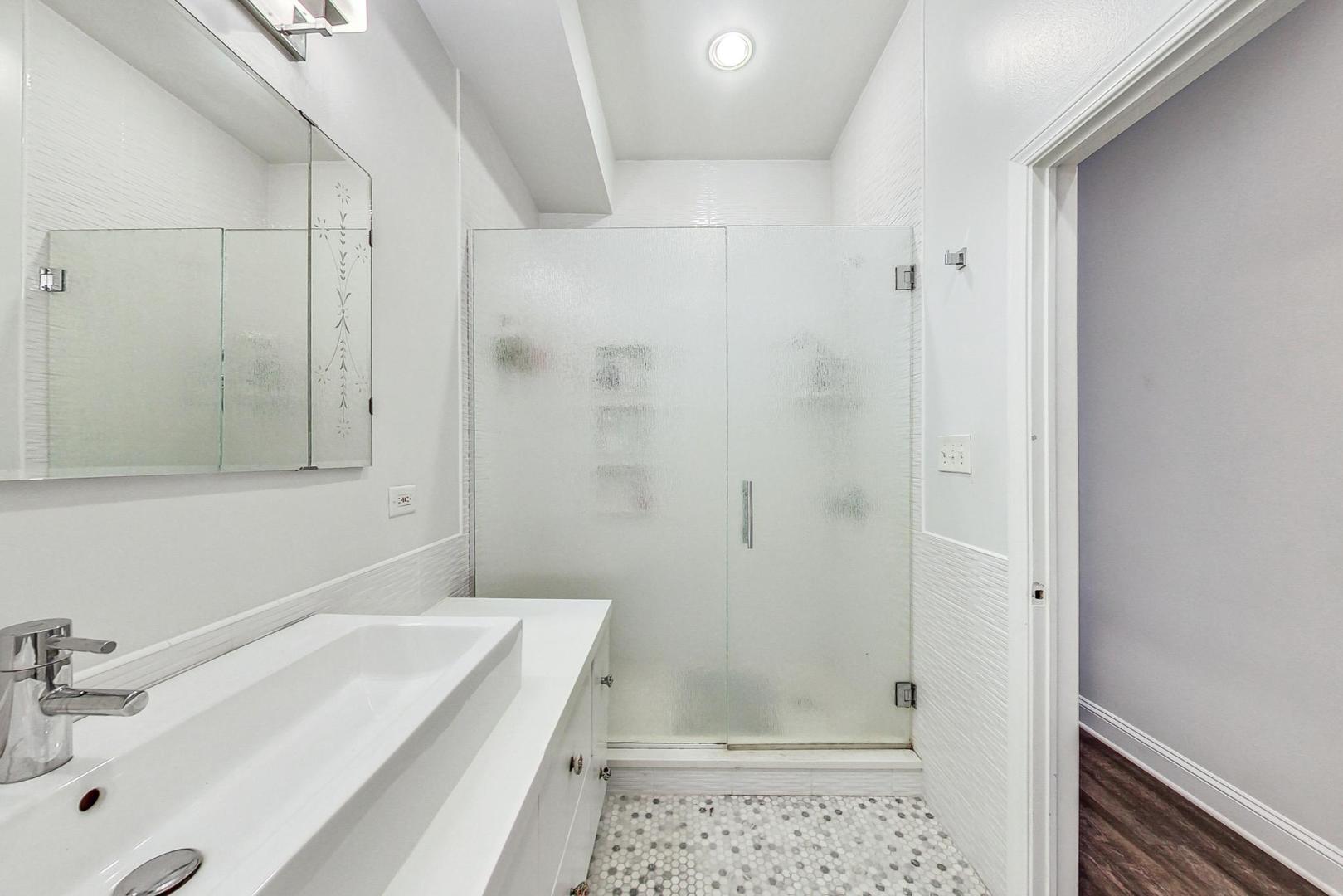 1537 N Bosworth Avenue Unit: 1