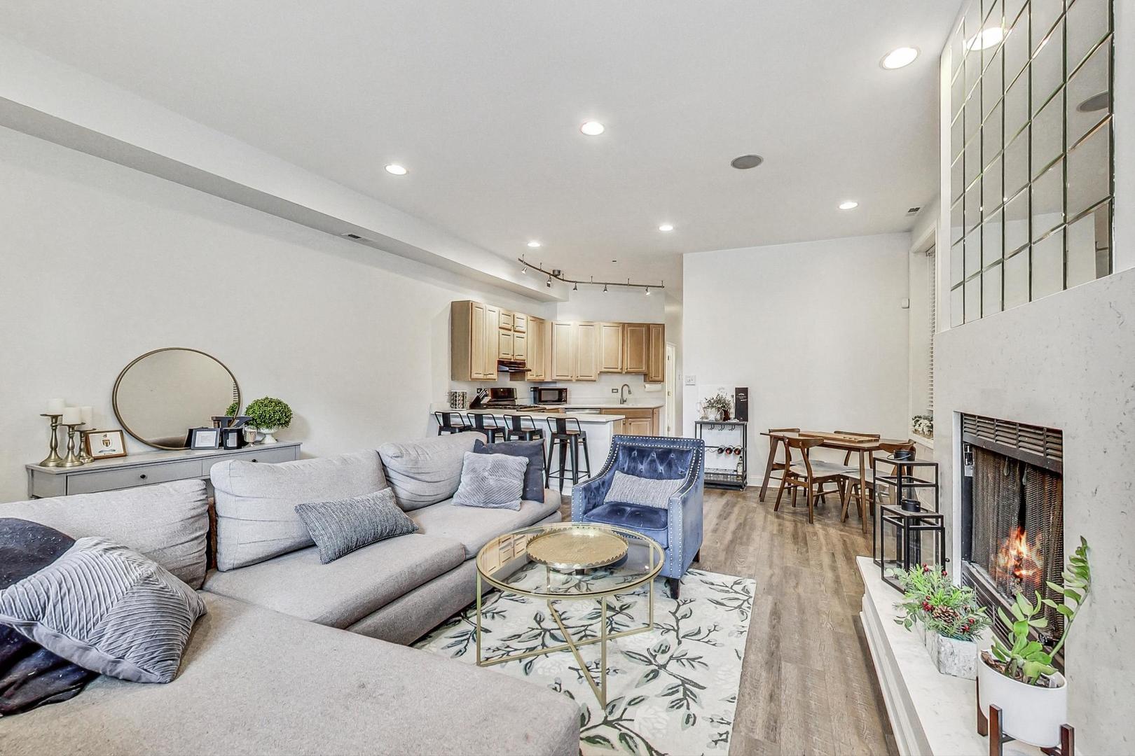 1537 N Bosworth Avenue Unit: 1