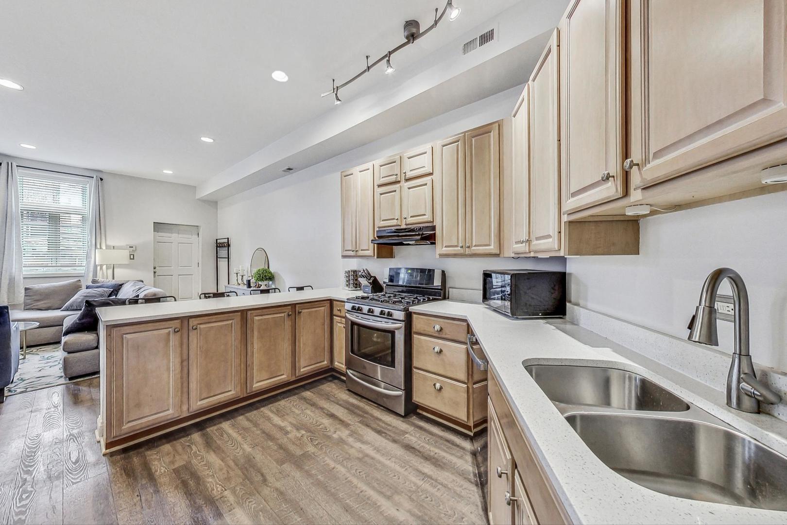 1537 N Bosworth Avenue Unit: 1