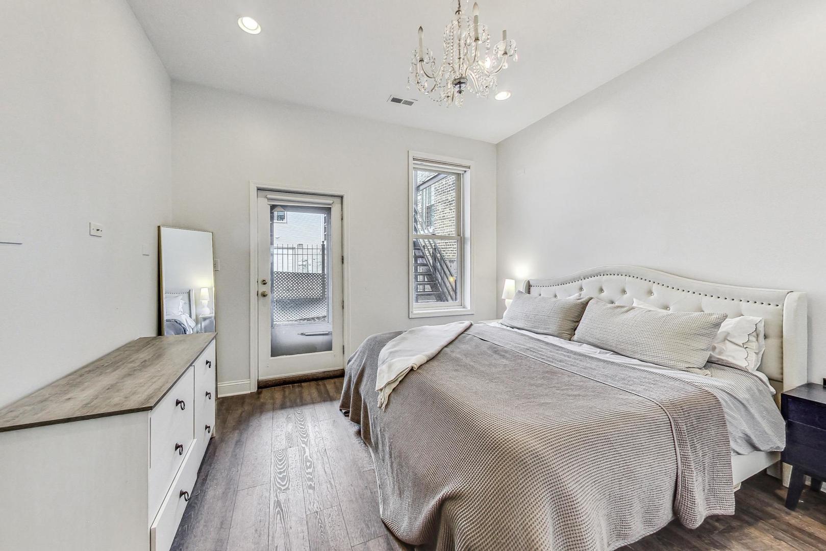 1537 N Bosworth Avenue Unit: 1