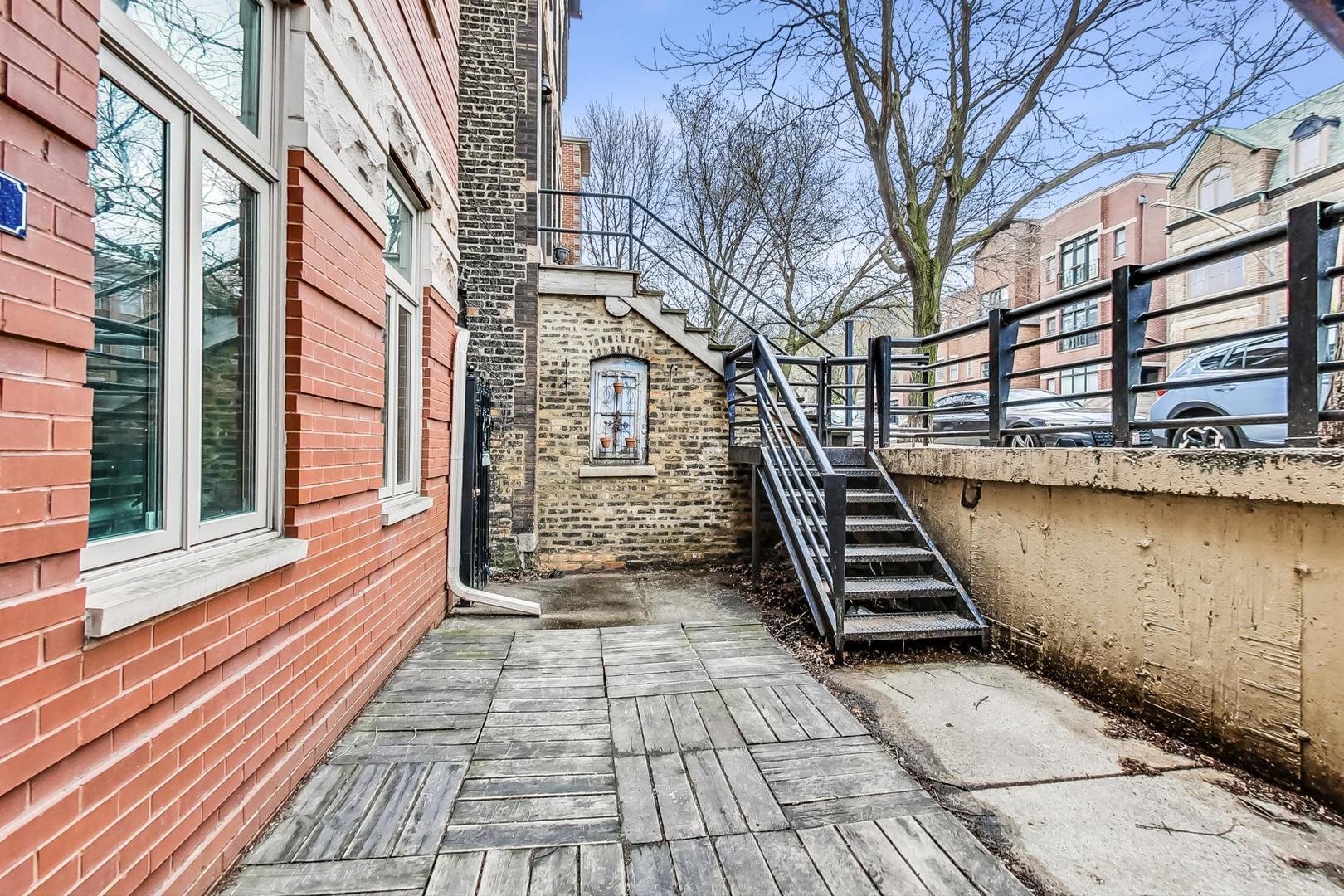 1537 N Bosworth Avenue Unit: 1