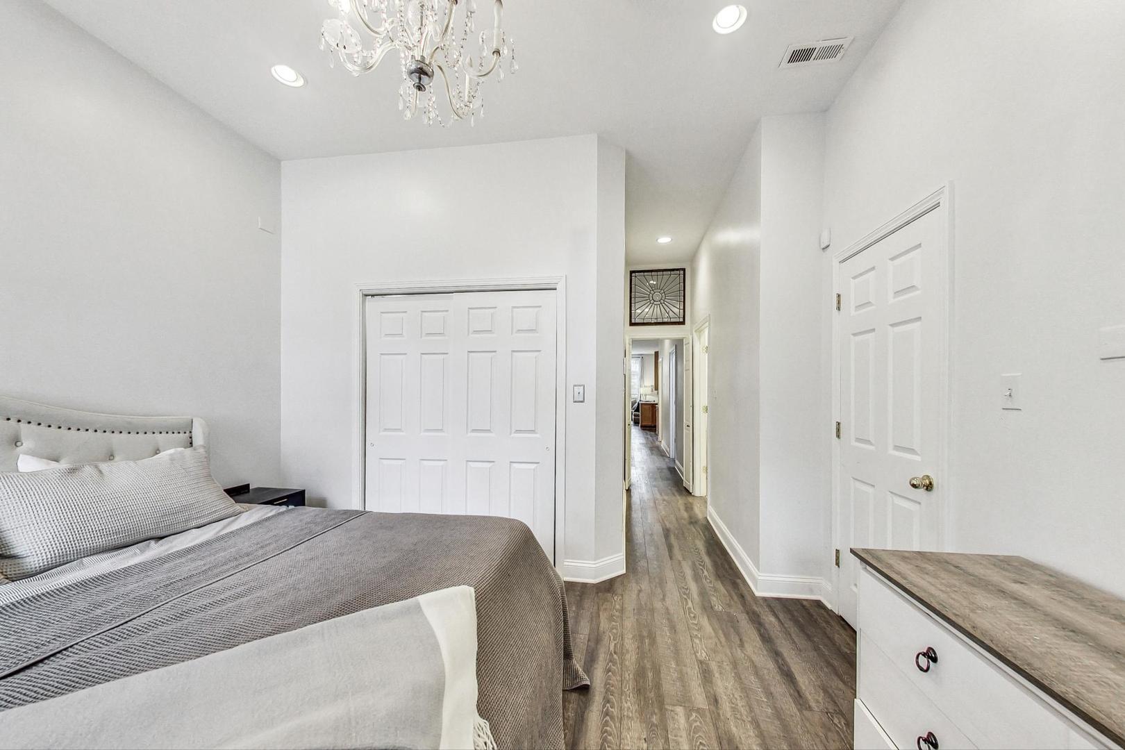 1537 N Bosworth Avenue Unit: 1