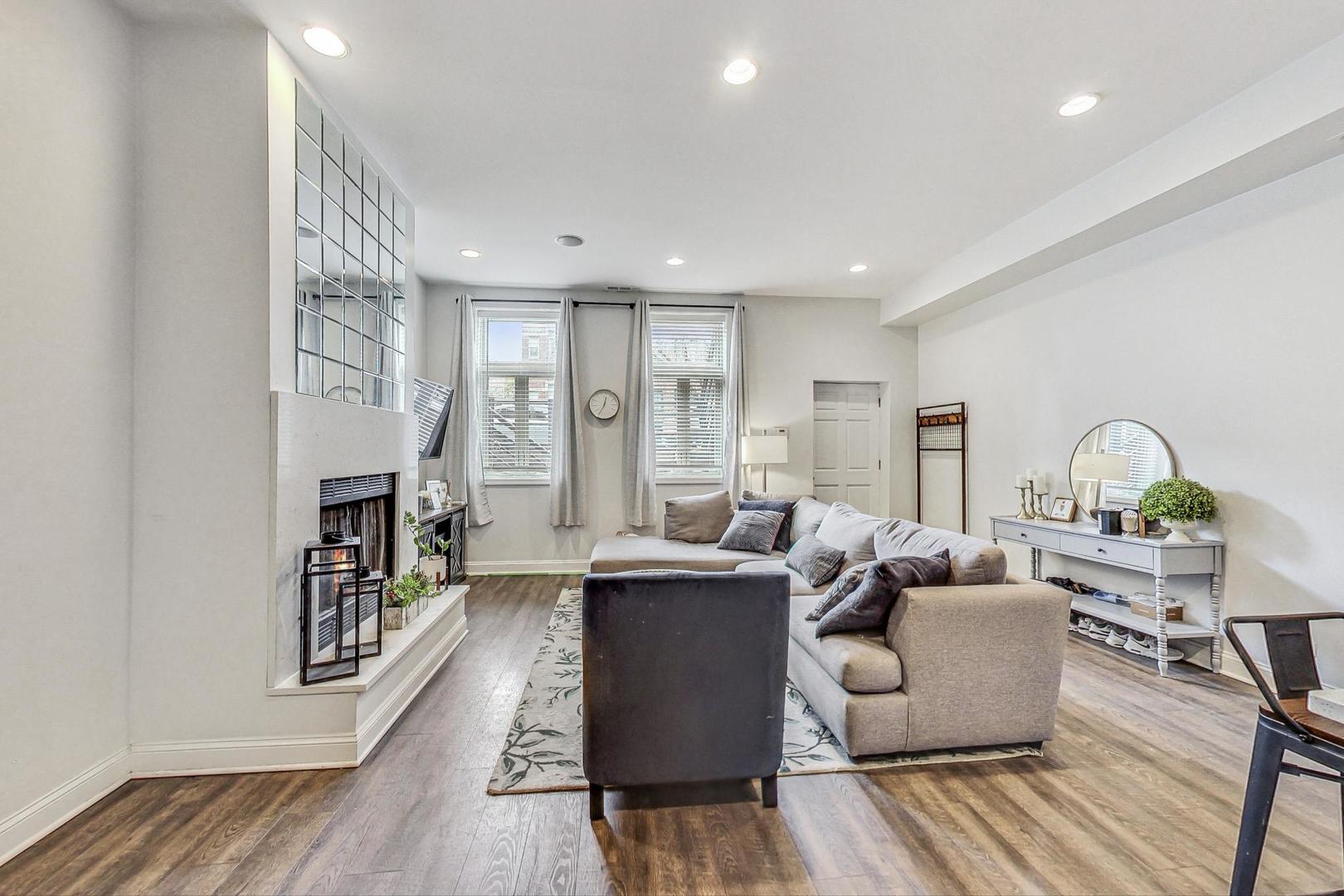 1537 N Bosworth Avenue Unit: 1