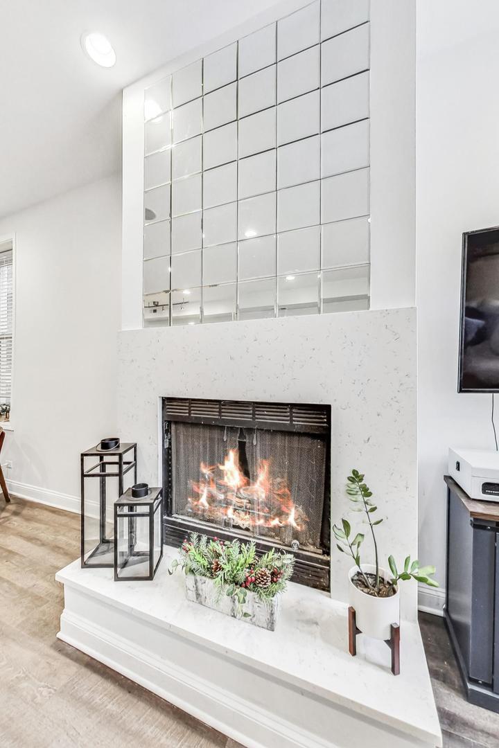 1537 N Bosworth Avenue Unit: 1