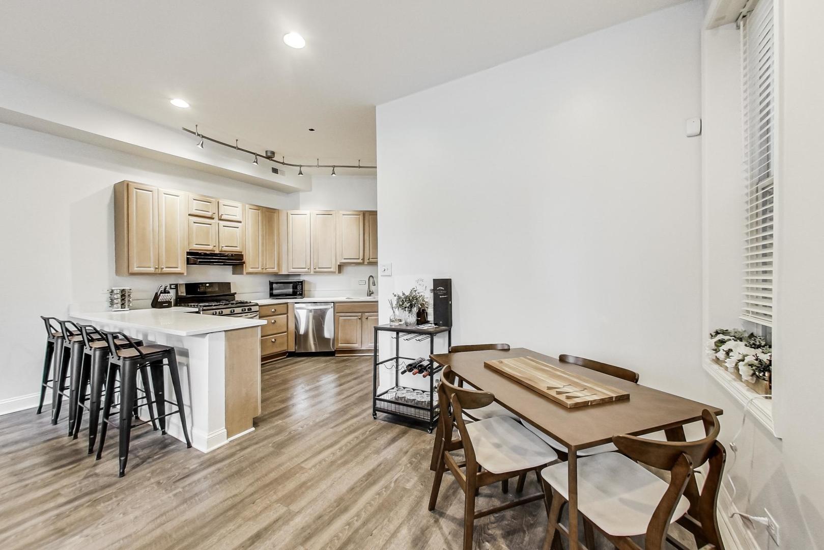 1537 N Bosworth Avenue Unit: 1