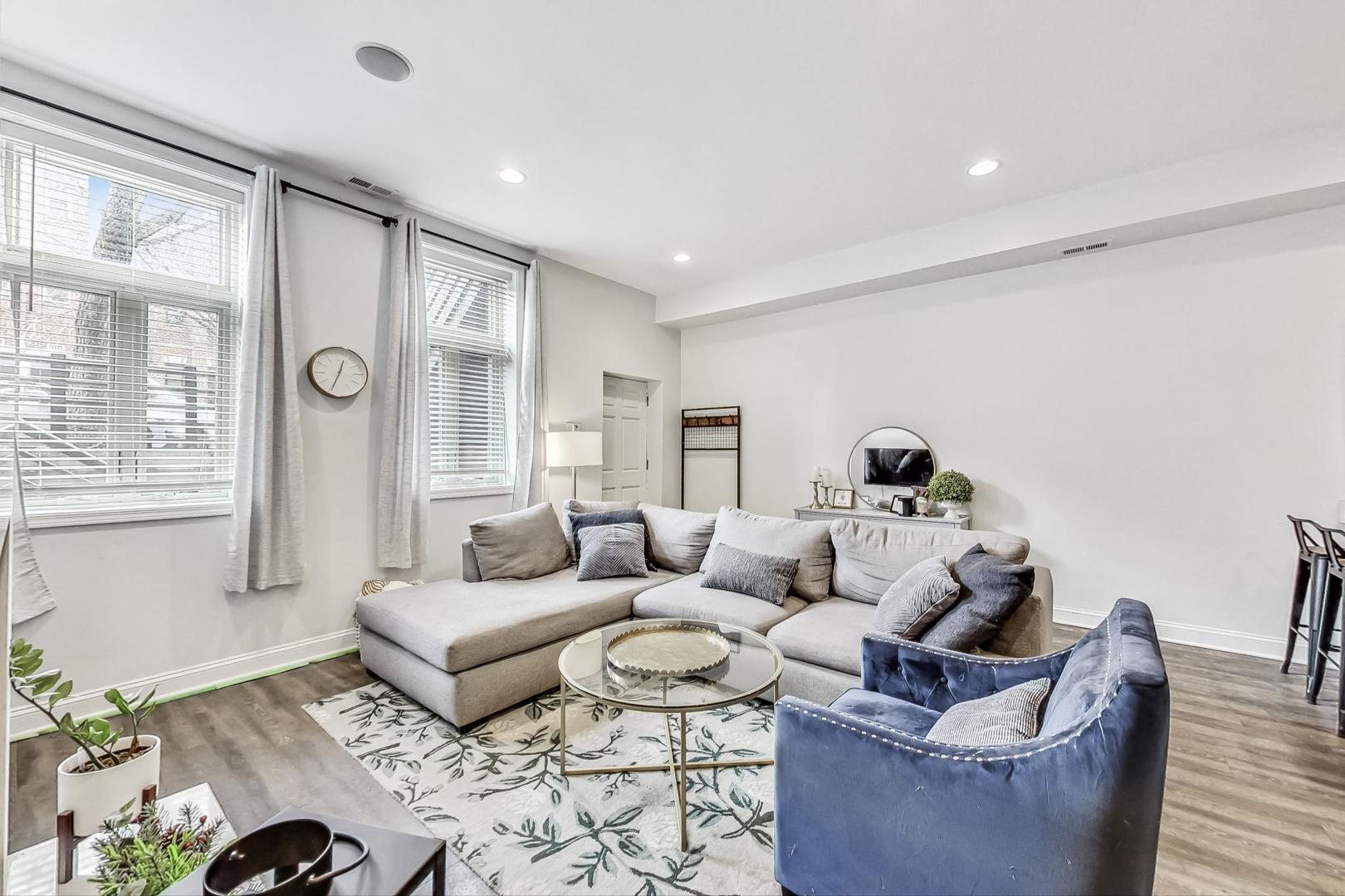 1537 N Bosworth Avenue Unit: 1