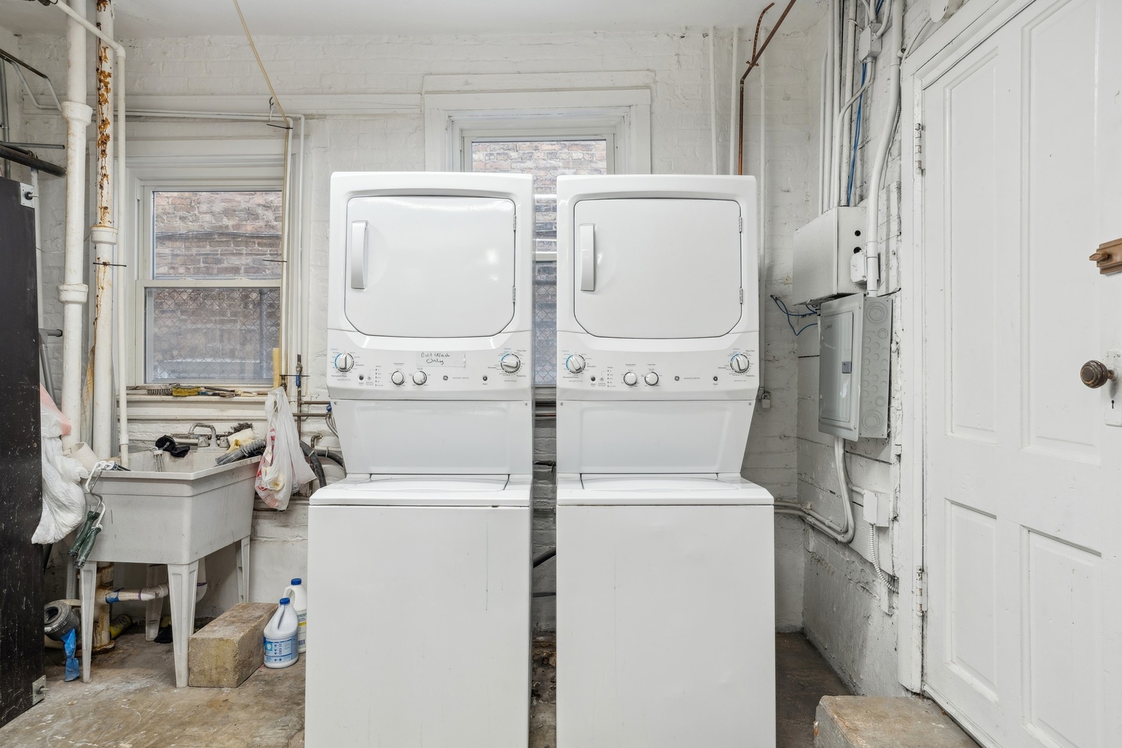 1010 N Oakley Boulevard