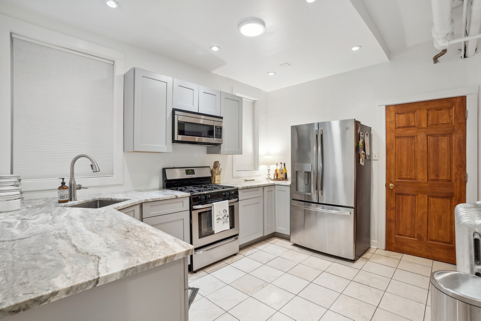 1010 N Oakley Boulevard