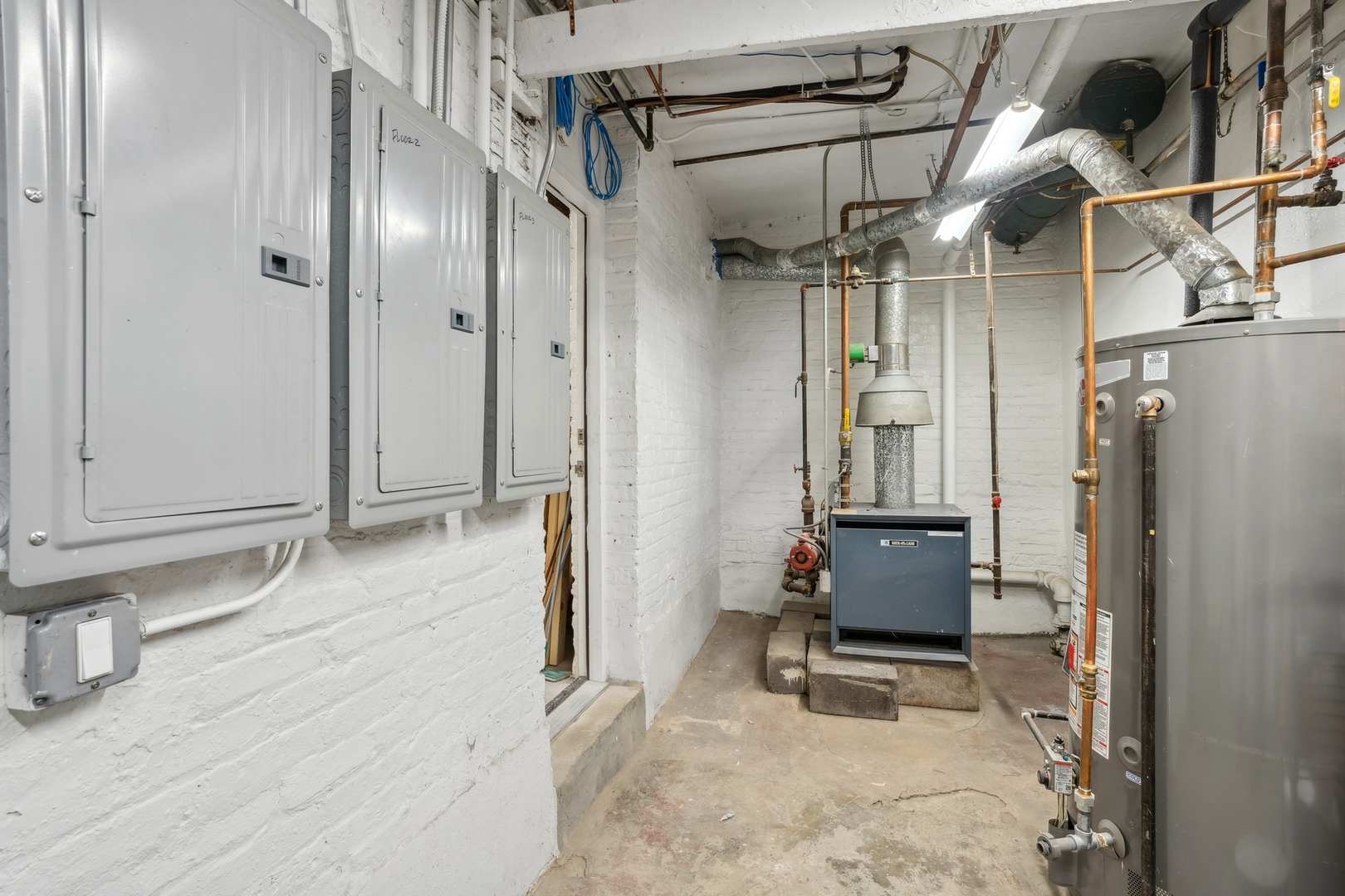 1010 N Oakley Boulevard