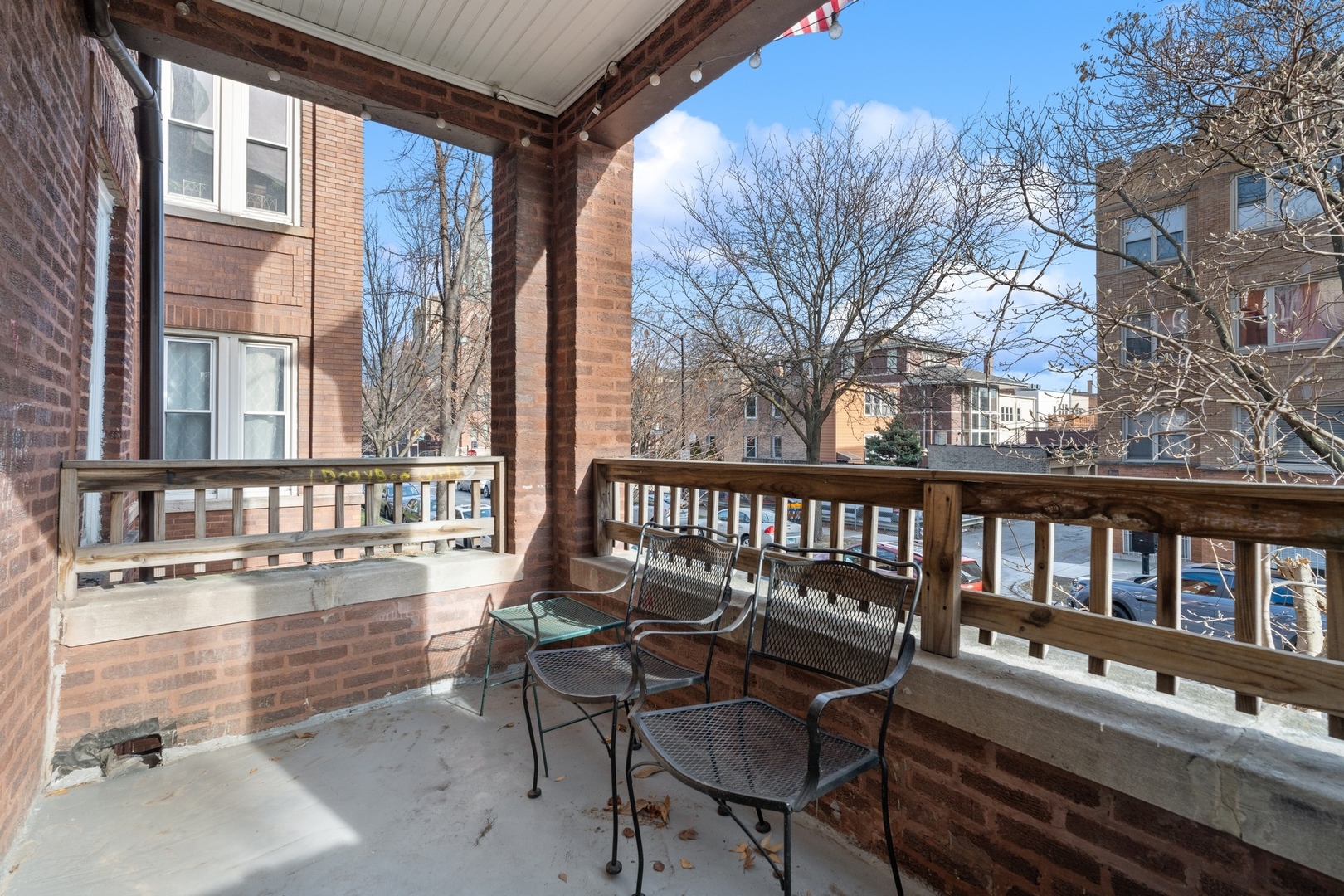 1010 N Oakley Boulevard