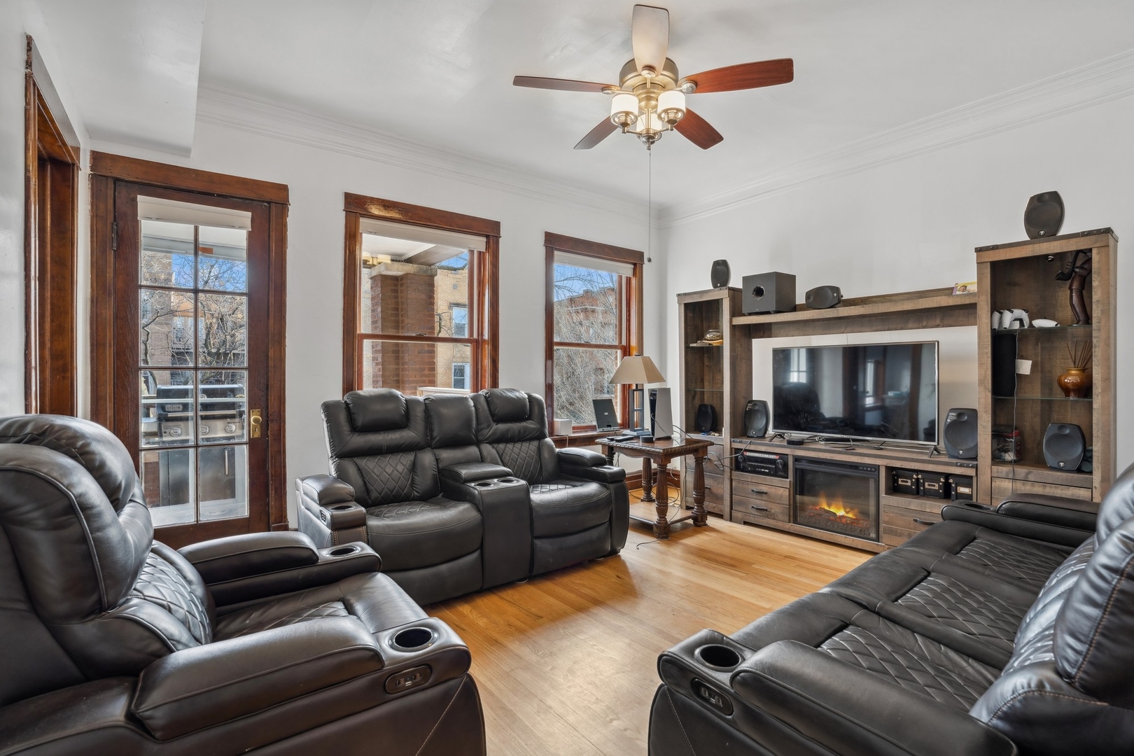 1010 N Oakley Boulevard