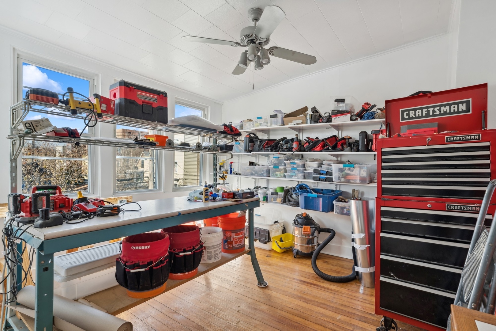 1010 N Oakley Boulevard