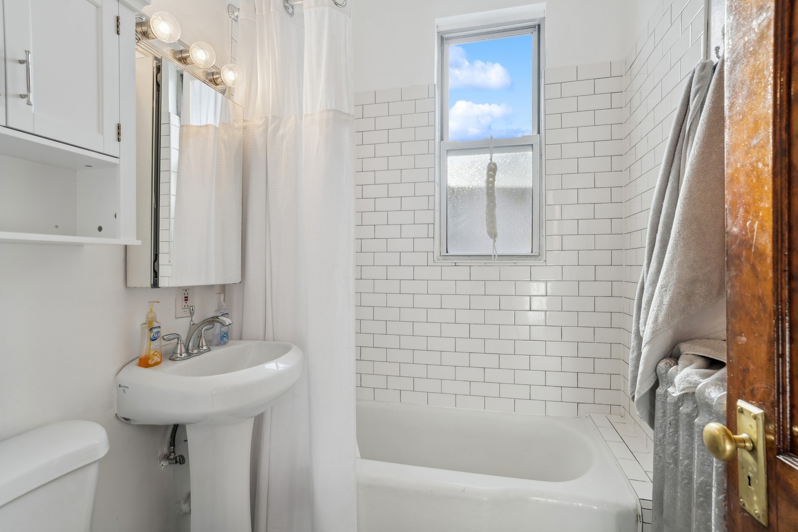 1010 N Oakley Boulevard