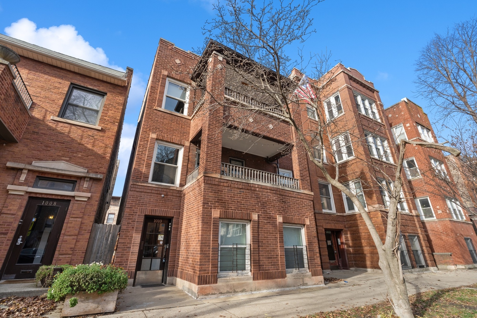 1010 N Oakley Boulevard