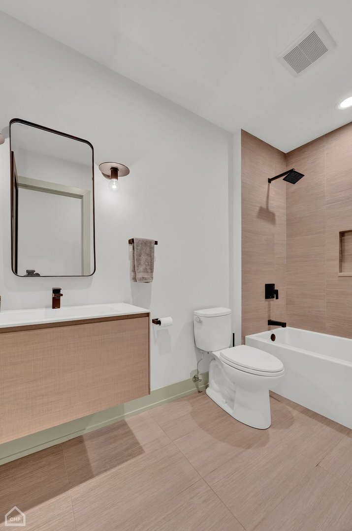 1232 N Bosworth Avenue Unit: 401