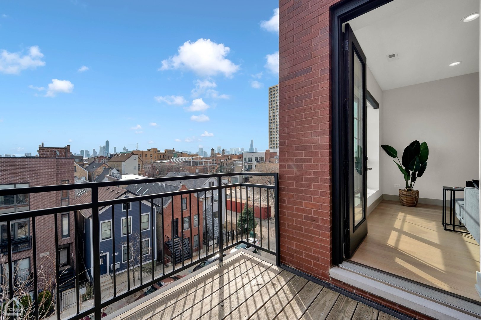 1232 N Bosworth Avenue Unit: 401