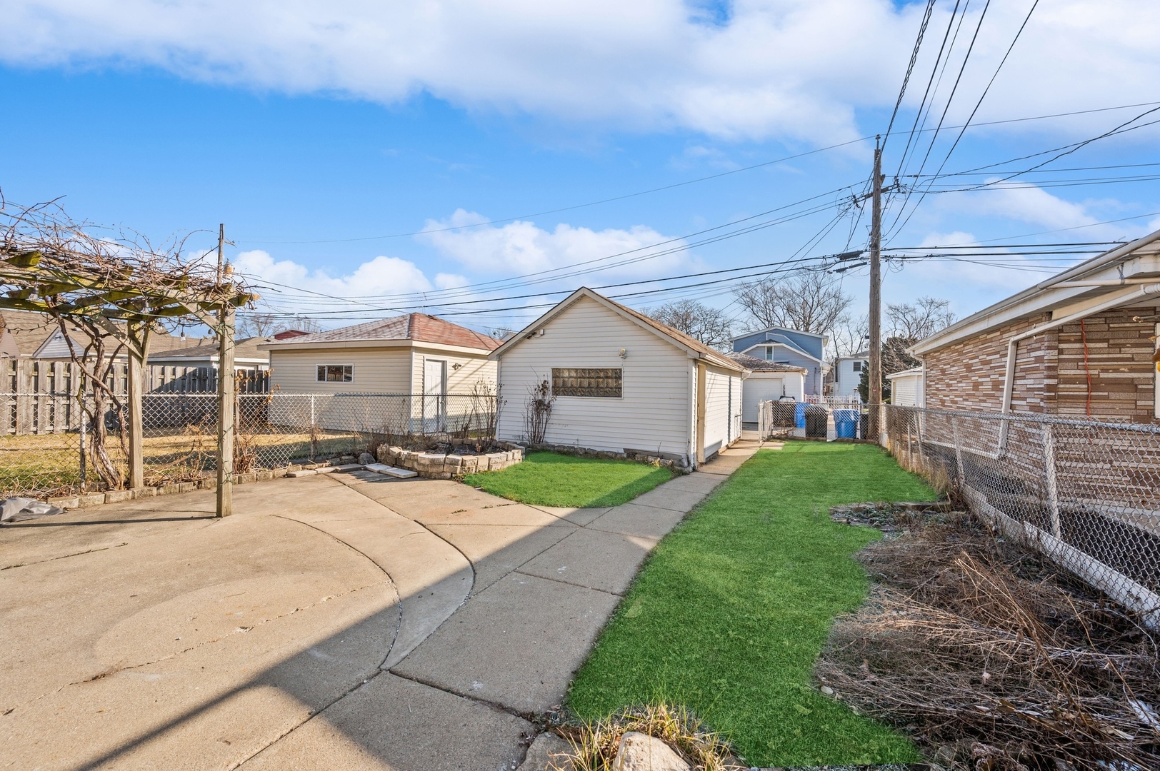 3621 N OVERHILL Avenue