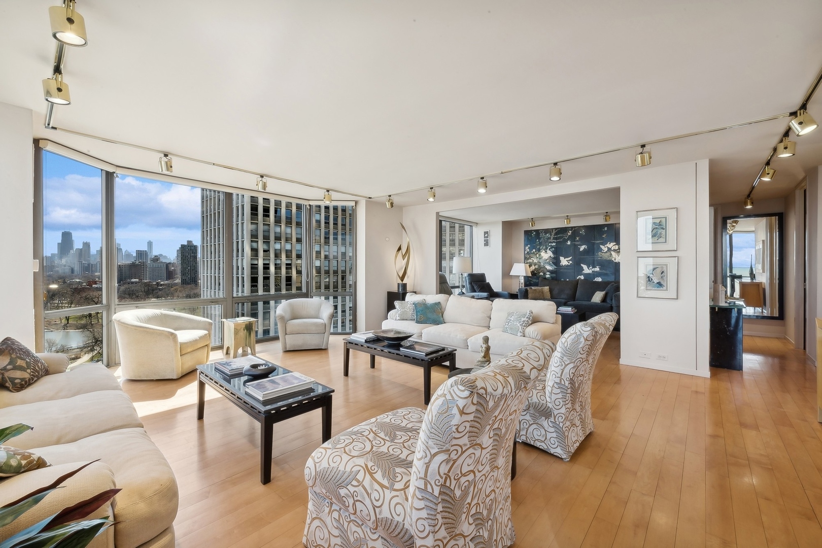 2650 N Lakeview Avenue Unit: 1610