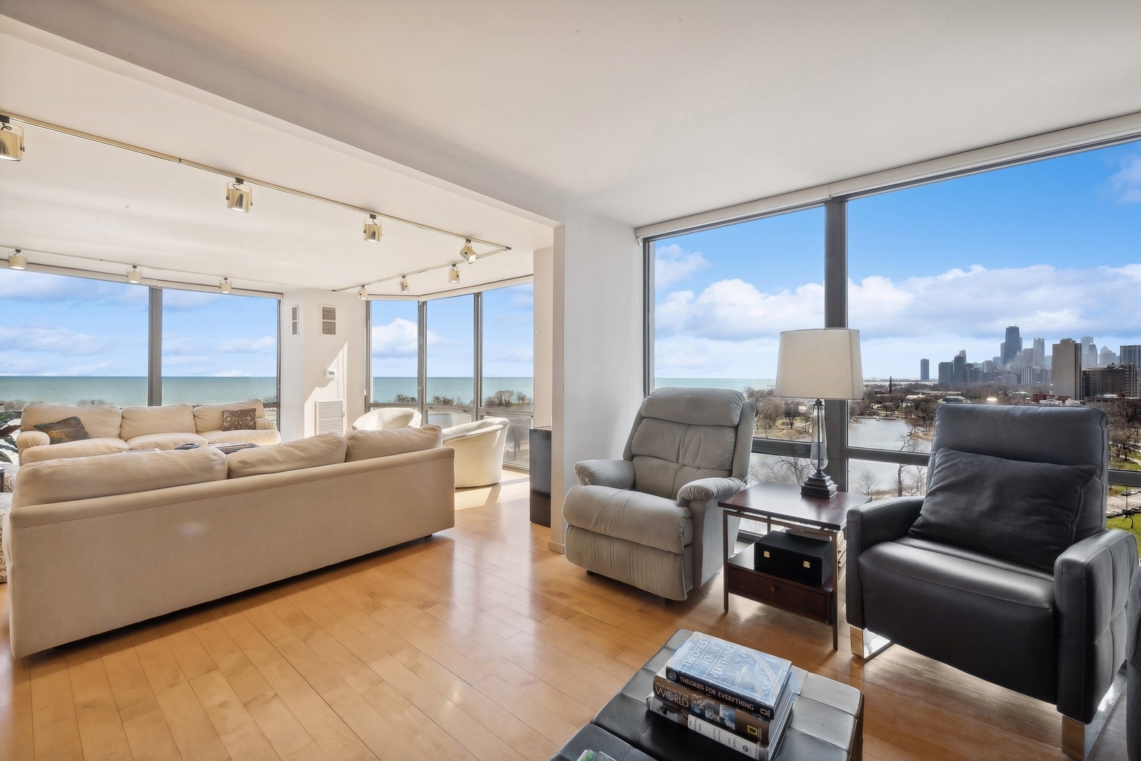 2650 N Lakeview Avenue Unit: 1610