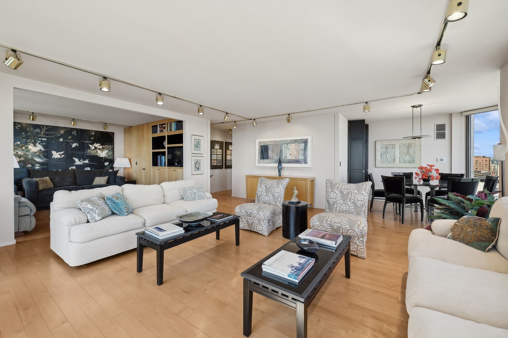 2650 N Lakeview Avenue Unit: 1610