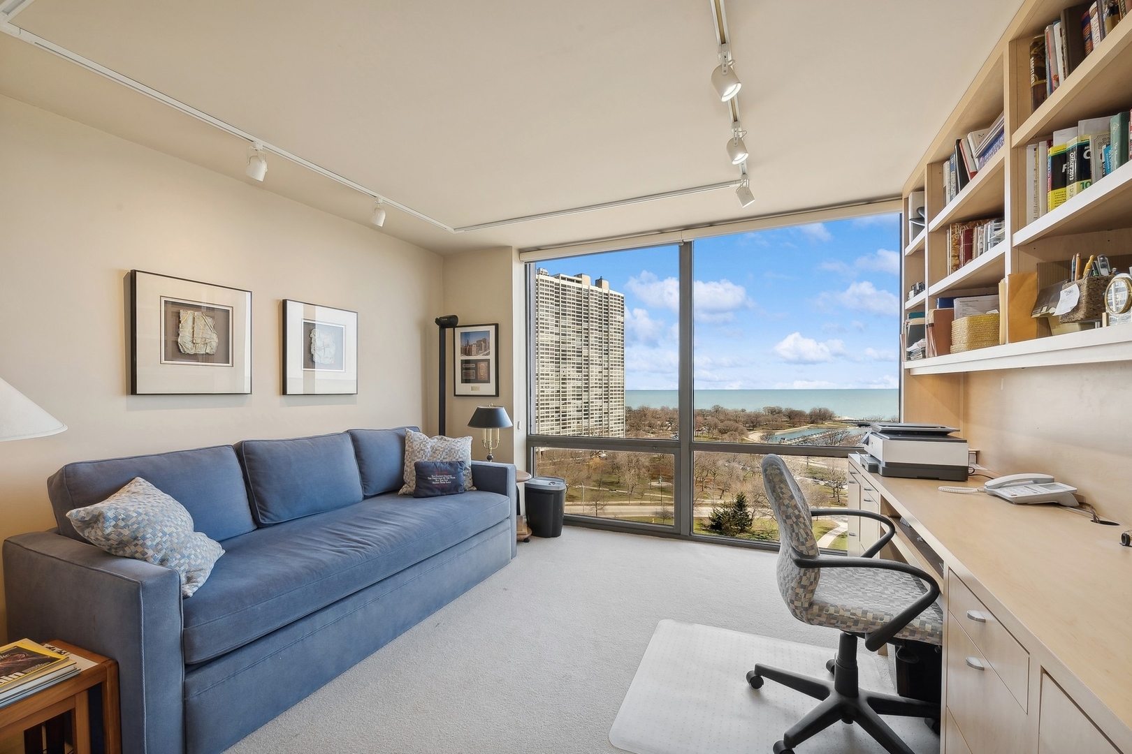 2650 N Lakeview Avenue Unit: 1610