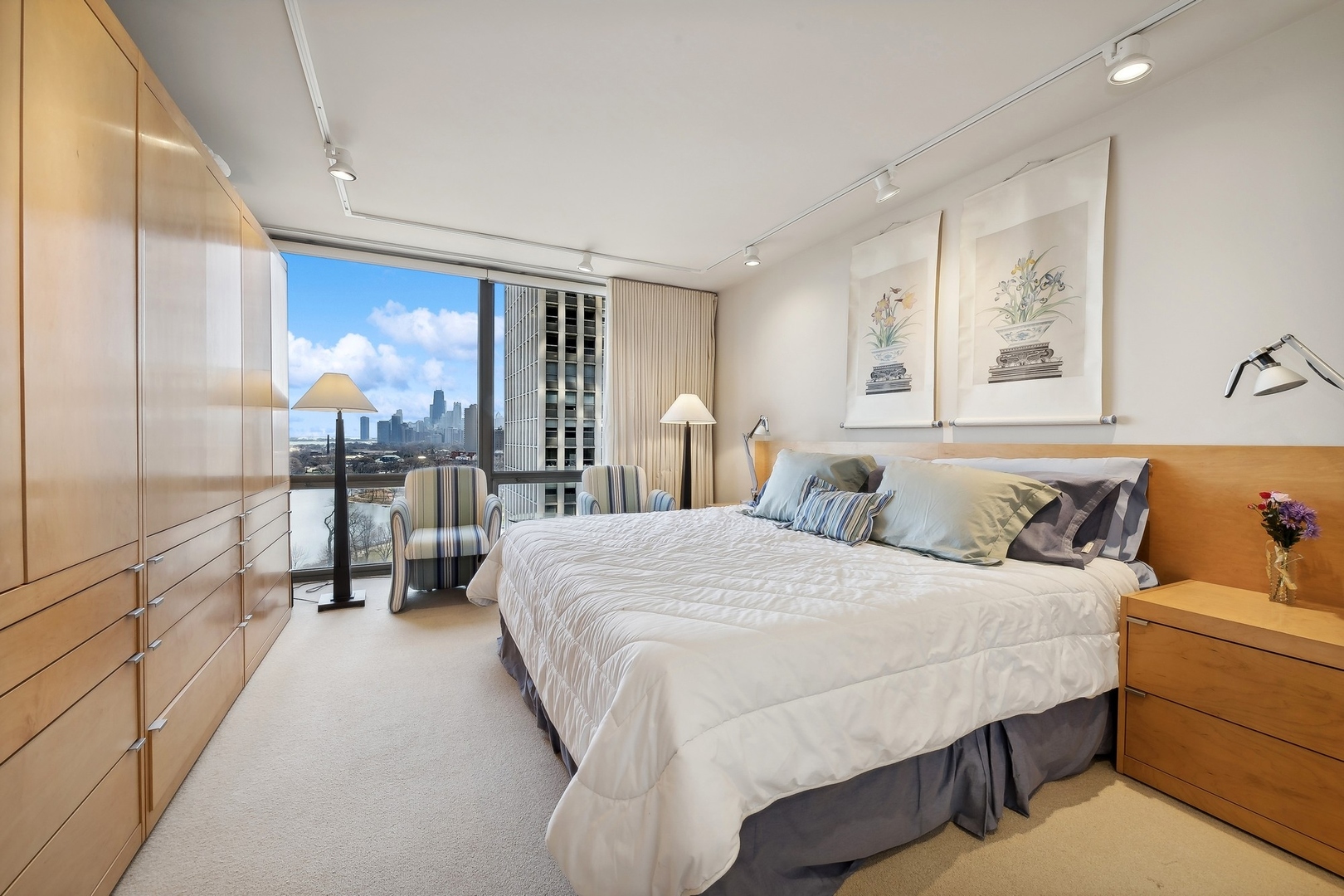 2650 N Lakeview Avenue Unit: 1610