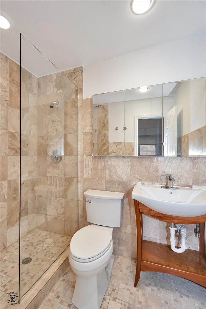 1916 N CLEVELAND Avenue Unit: A