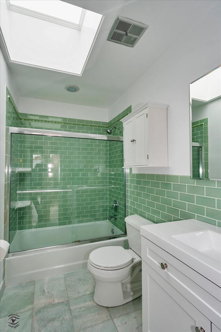 1916 N CLEVELAND Avenue Unit: A