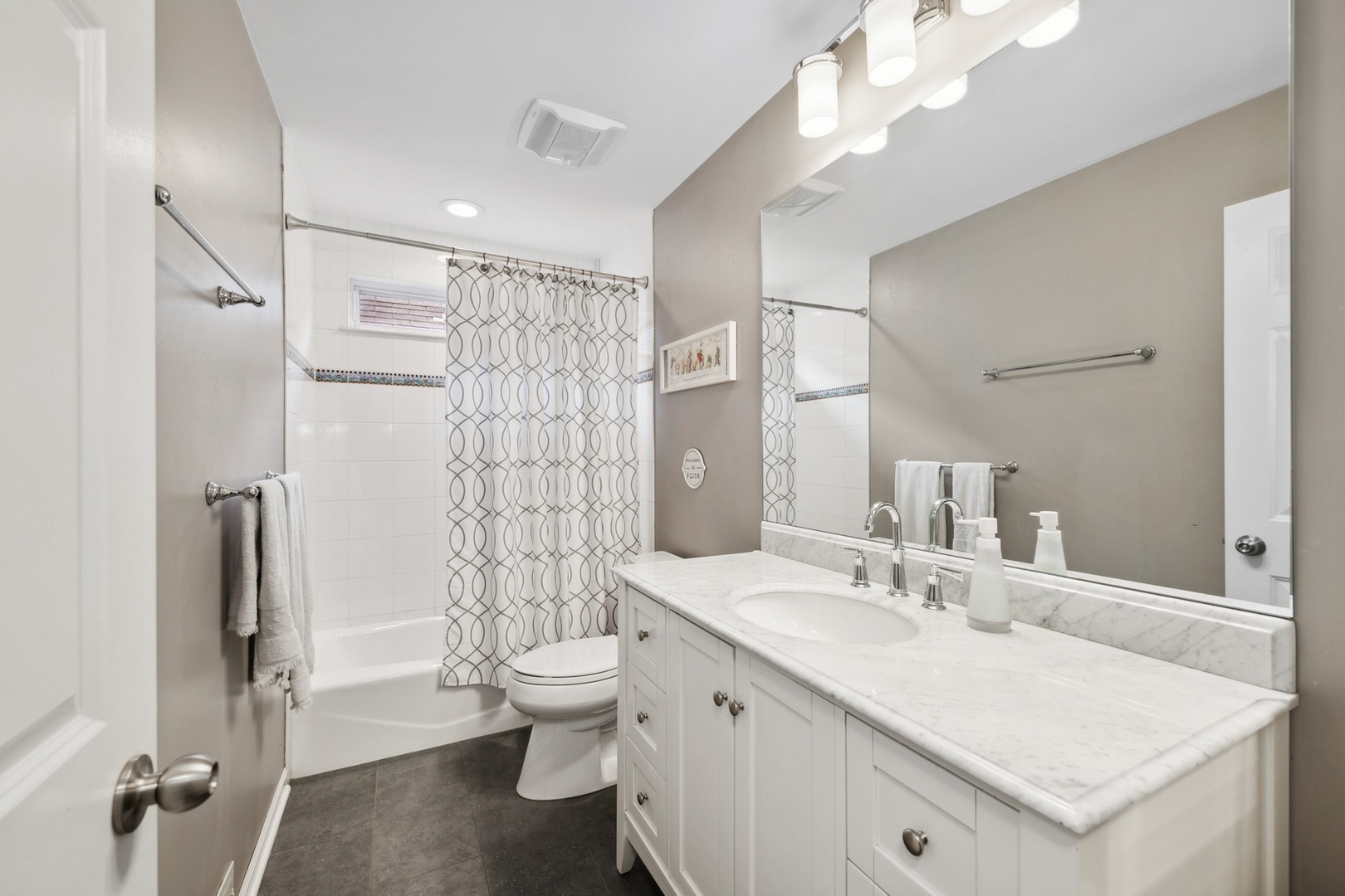 1502 N Mohawk Street