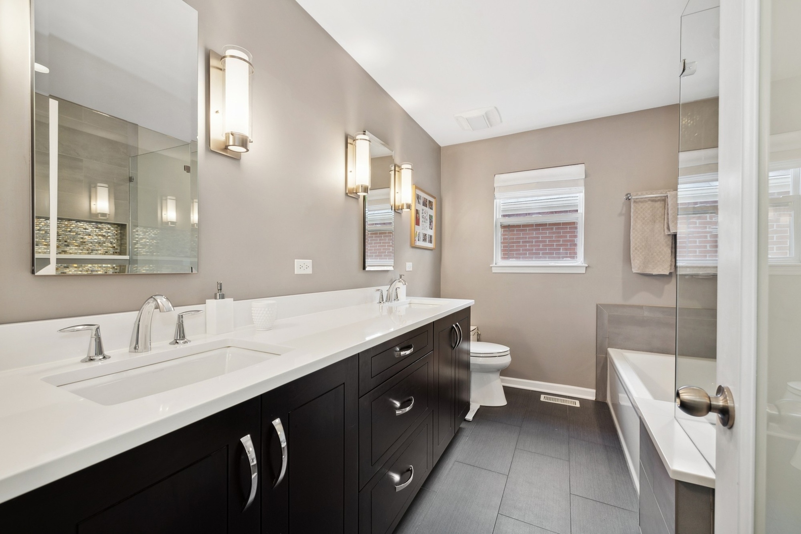 1502 N Mohawk Street