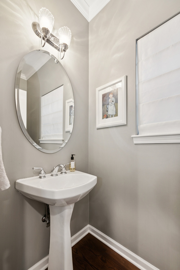 1502 N Mohawk Street