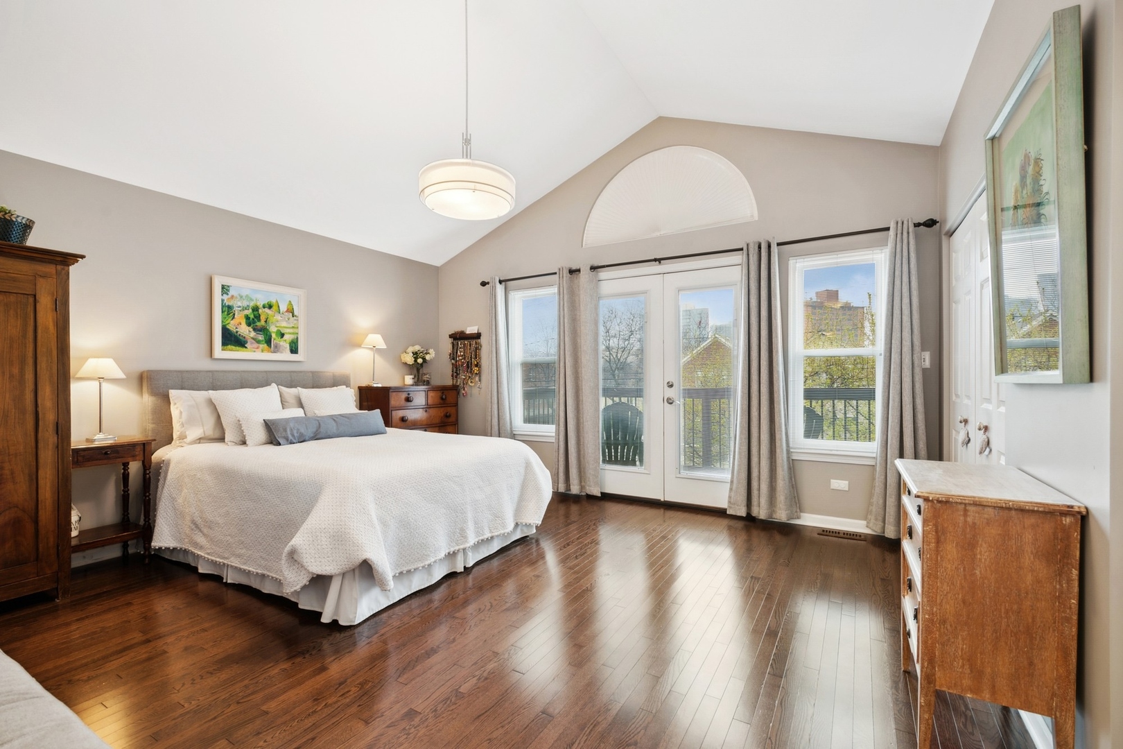 1502 N Mohawk Street