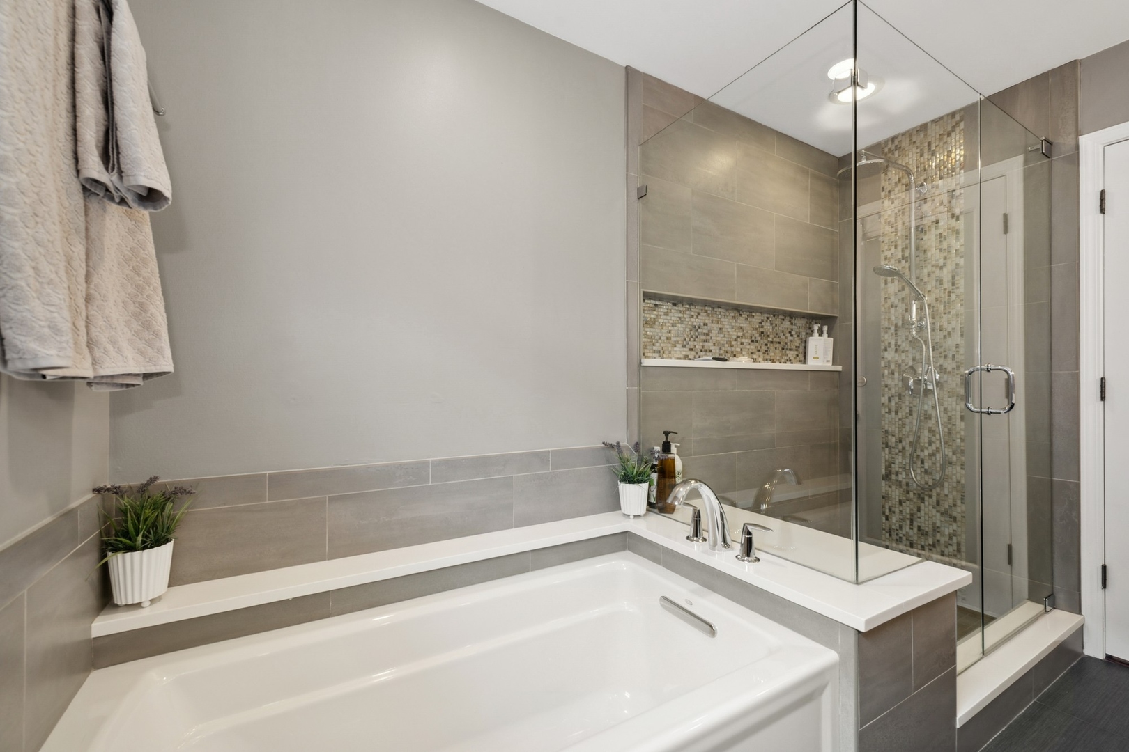 1502 N Mohawk Street