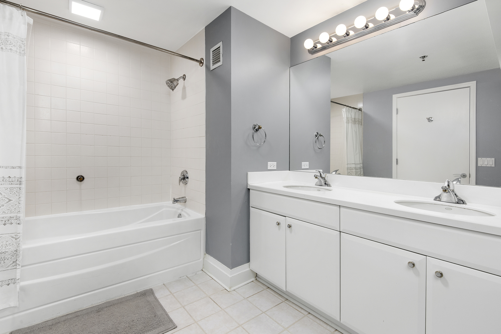 33 W ONTARIO Street Unit: 23H