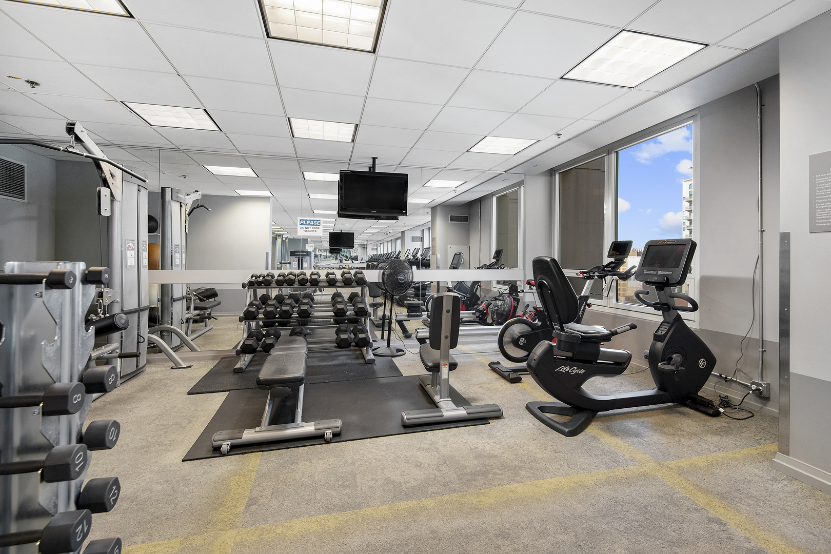 33 W ONTARIO Street Unit: 23H