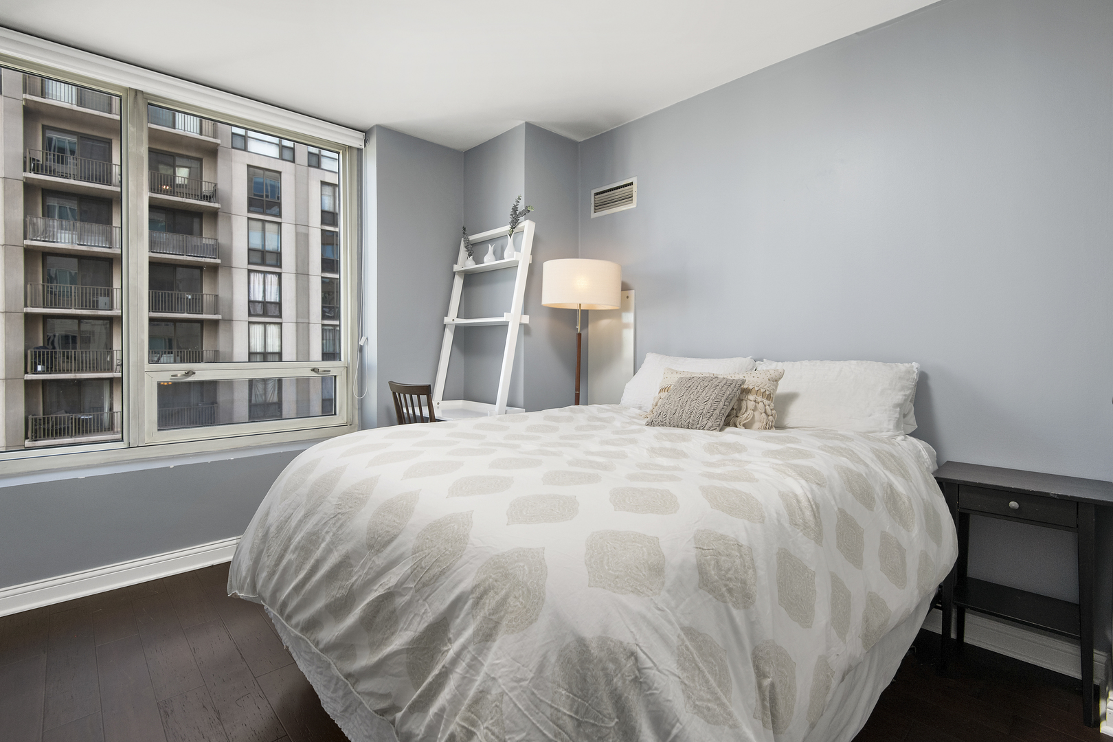 33 W ONTARIO Street Unit: 23H