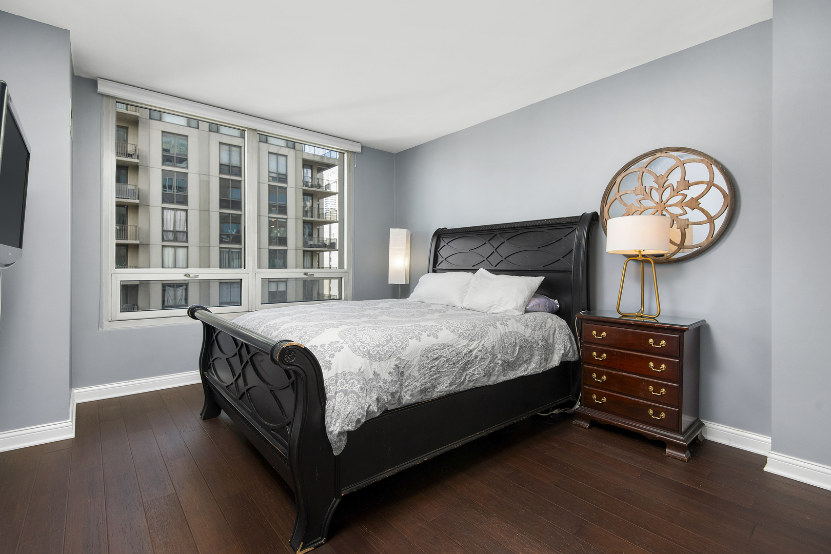 33 W ONTARIO Street Unit: 23H