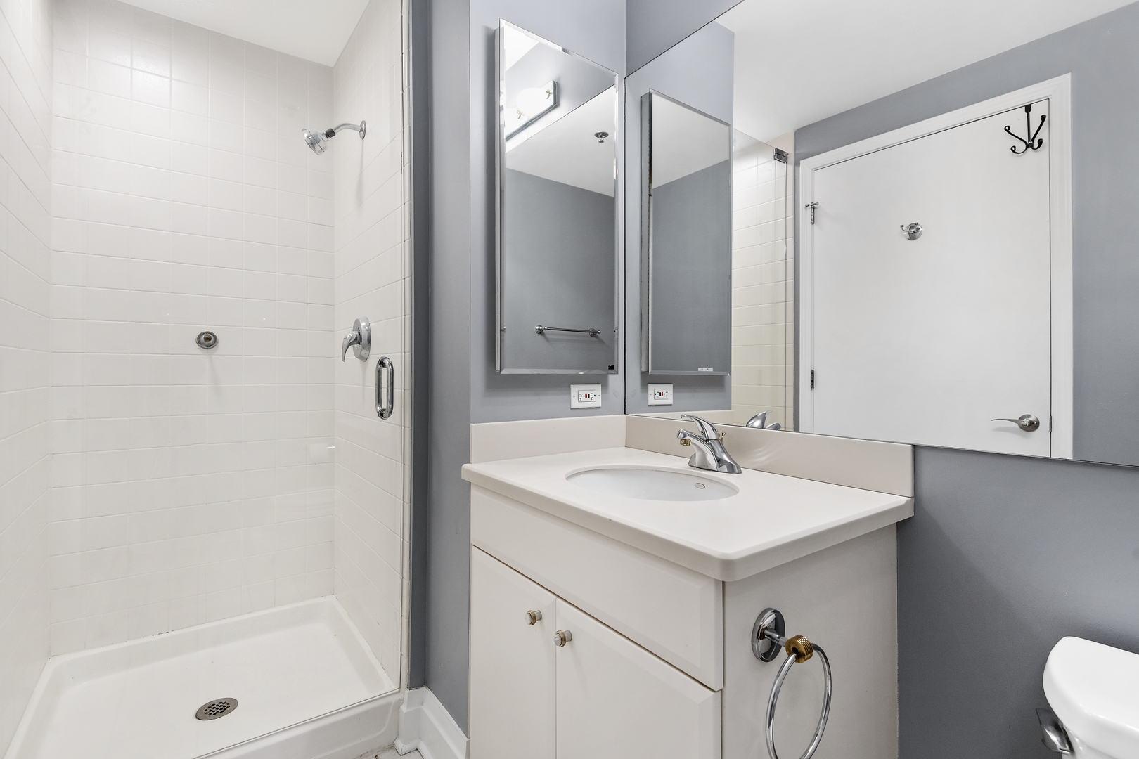 33 W ONTARIO Street Unit: 23H