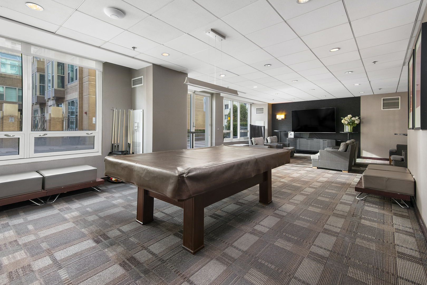 33 W ONTARIO Street Unit: 23H